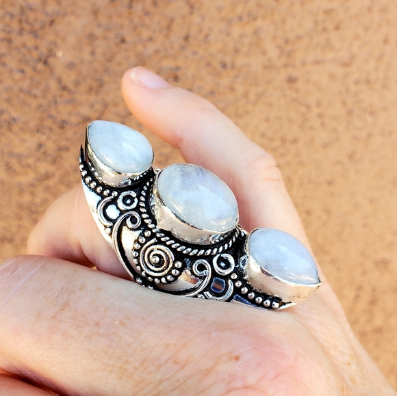 New Rainbow Moonstone 925 Silver Statement Ring. - Picture 6 of 15
